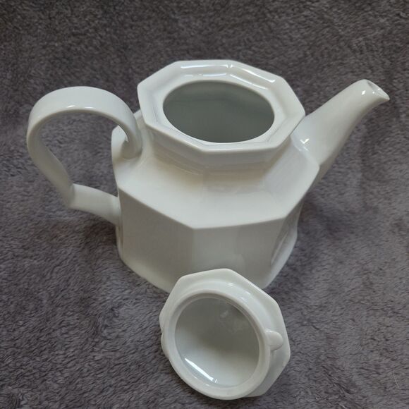 Savoir Vivre Maison Blanche Tea Coffee Pot White Octagon Shape Never Used - Picture 9 of 9